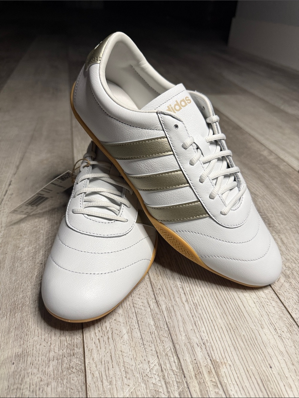 Adidas Grand Court Lo Men's White with Gold Stripes size women’s 10.5